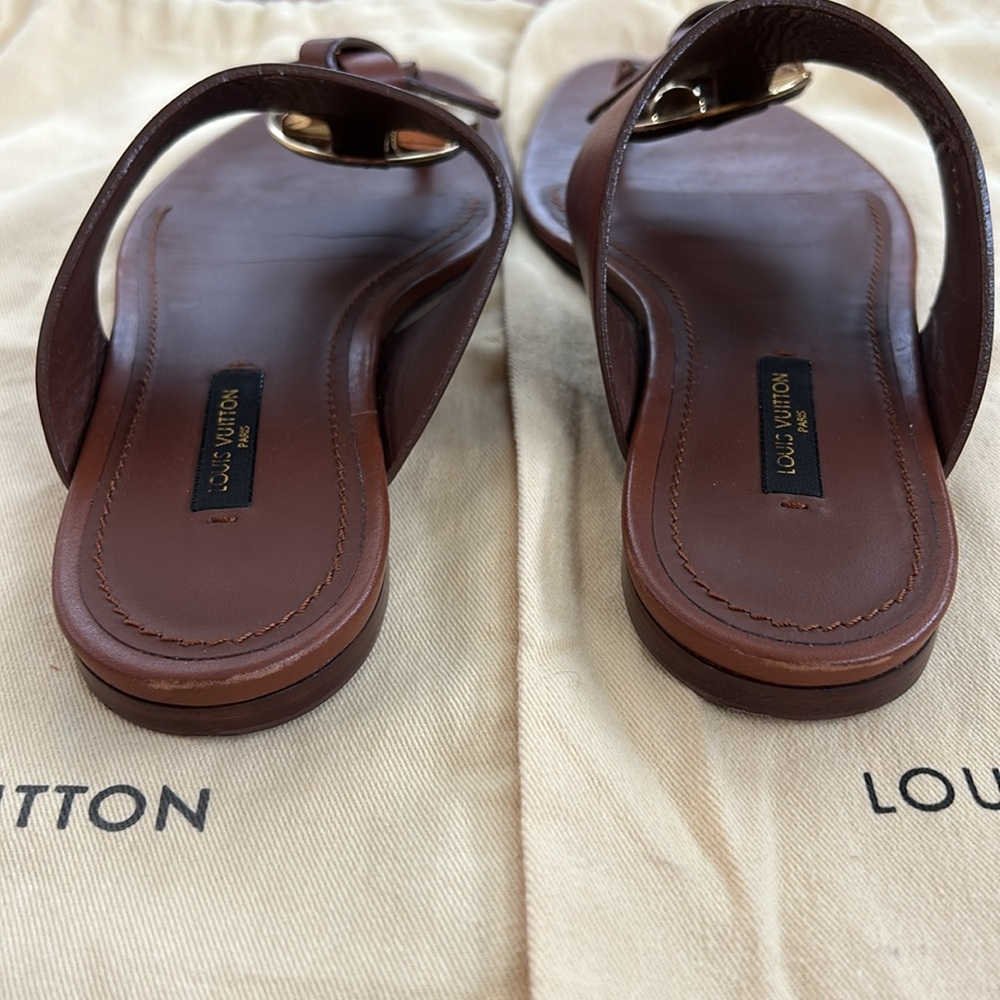Louis Vuitton Woodcut Sandal . Size 36. Brown leather with gold metal logo. - Picture 6 of 7